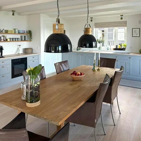 Vakantiehuis Summer House In Fisherman's Style By Helnaes Bay *