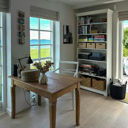 Summer House In Fisherman's Style By Helnaes Bay Vakantiehuis Ebberup