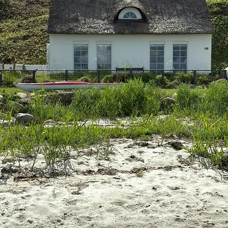 Summer House In Fisherman's Style By Helnaes Bay * Ebberup