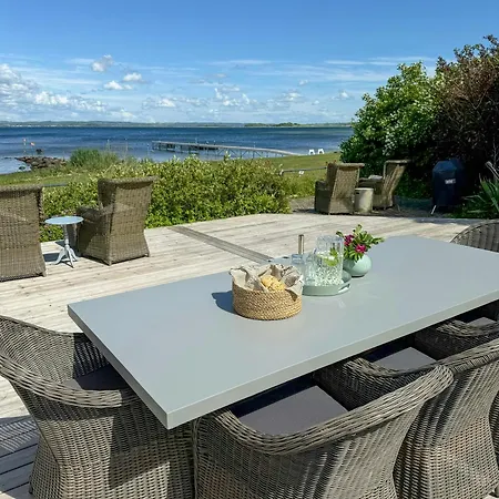 Summer House In Fisherman's Style By Helnaes Bay * Ebberup